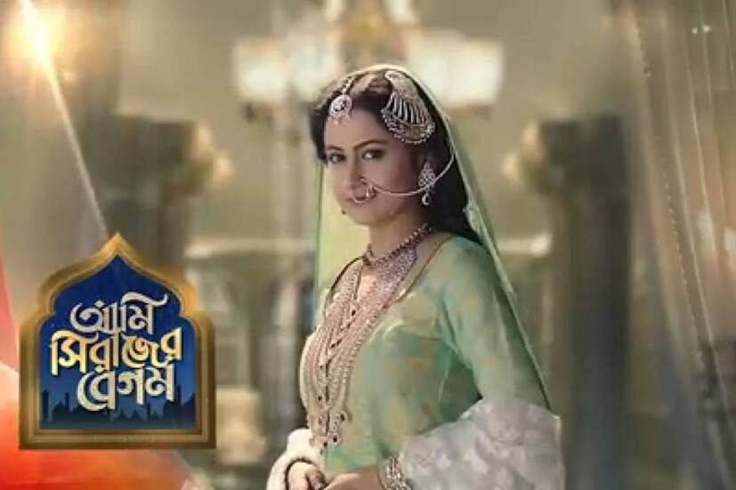 হাসপাতালে নিয়ে যাওয়া হলে পল্লবীকে মৃত বলে ঘোষণা করেন চিকিৎসকরা৷ ময়নাতদন্তেও প্রাথমিকভাবে গলায় ফাঁস লাগাকেই মৃত্যুর কারণ হিসেবে বলা হয়েছে৷ তবে মেয়ের রহস্যমৃত্যুতে খুনের অভিযোগ করেছেন পল্লবীর বাবা মা৷