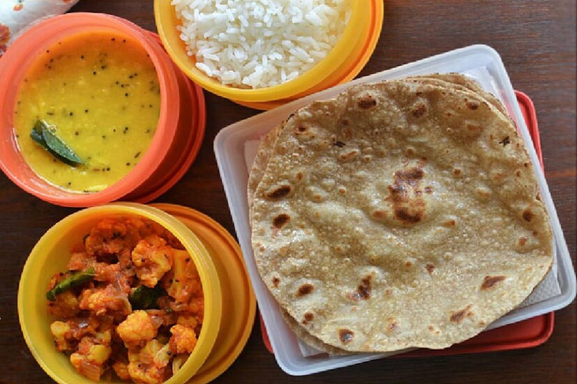 রান্না করা তরকারি খাওয়া যেতেই পারে৷ তবে রুজুতার মতে পেটের গণ্ডগোলে তরকারি খেতে হবে রুটির সঙ্গে৷ কাঁচা তরিতরকারি নৈব নৈব চ৷