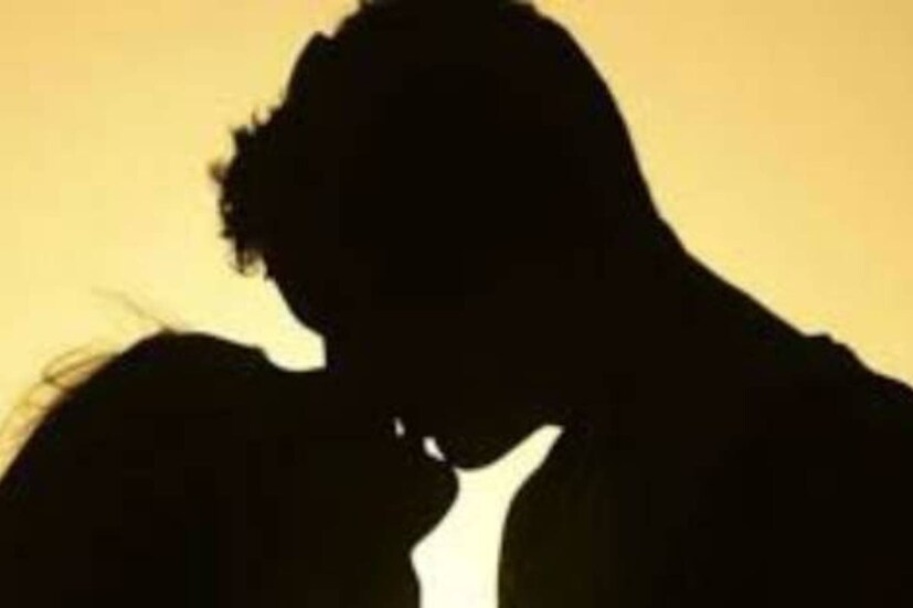 অনেক ক্ষেত্রে মহিলারা মূল পর্বের যৌনতার তুলনায় বেশি পছন্দ করেন আউটারকোর্সকেই৷ আবার কোনও কারণে ইন্টারকোর্স সম্ভব না হলে বা সেই পর্বে অনীহা দেখা দিলে আউটারকোর্সকে বিকল্প হিসেবে বেছে নেওয়ার উপর গুরুত্ব দেন মনোবিদরা৷ 