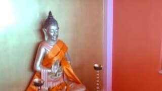 বৌদ্ধ ভিক্ষুক মন্দিরের পূজার্চনা করবেন