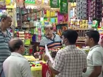 একাধিক দোকান থেকে সন্দেহজনক বেশকিছু ঘি, তেল-মশলার নমুনা সংগ্রহ করে ফুড সেফটি বিভাগ