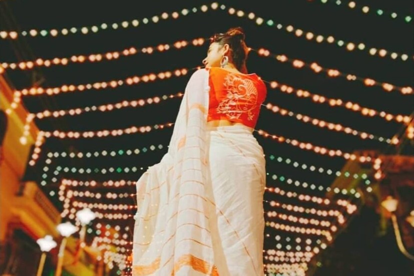 যে বন্ধুর সঙ্গে পল্লবী থাকতেন, তাঁর সঙ্গে গত দু’ বছর ধরেই তাঁর পরিচয় ছিল বলে জানা গিয়েছে৷ তবে তাঁদের একত্রবাস নিয়ে পল্লবীর বন্ধুর পরিবারের তরফে আপত্তি ছিল বলে সংবাদমাধ্যমে প্রকাশ৷