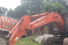পুলিশি অভিযানেও বন্ধ হয়নি নদীতে বেআইনি এই কাজ, সংলগ্ন এলাকায় প্লাবনের আশঙ্কা পুলিশি অভিযানেও বন্ধ হয়নি নদীতে বেআইনি এই কাজ, সংলগ্ন এলাকায় প্লাবনের আশঙ্কা