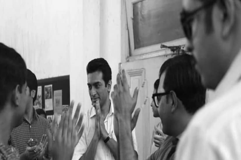 চেহারায় সব দিক থেকে সত্যজিৎ হয়ে ওঠার জন্য চেষ্টার ত্রুটি রাখেননি জিতু৷ প্রস্থেটিক মেক আপ তো বটেই৷ তাঁর আরও প্রয়াসের কথা তুলে ধরেছেন স্ত্রী নবনীতা৷
