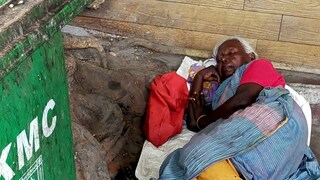 এই ছবি ধর্মতলা মেট্রো সিনেমার ঠিক বিপরীতে এই ছবি ধর্মতলা মেট্রো সিনেমার ঠিক বিপরীতে