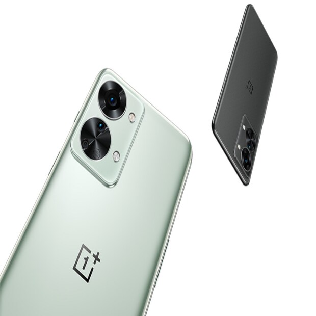 OnePlus Nord 2T 5G ফোনে রয়েছে ট্রিপল রিয়ার ক্যামেরা সেটআপ। এর মধ্যে একটি ৫০ মেগাপিক্সেলের প্রাইমারি সেন্সর যা ওআইএস যুক্ত, থাকছে ৮ মেগাপিক্সেলের আলট্রা ওয়াইড সেন্সর এবং ২ মেগাপিক্সেলের ম্যাক্রো সেন্সর। এছাড়াও OnePlus Nord 2T 5G ফোনের সামনে সেলফি তোলার জন্য থাকছে ৩২ মেগাপিক্সেলের শুটার। এর সাহায্যে খুব সহজেই সেলফি এবং ভিডিও রেকর্ড করা সম্ভব। OnePlus Nord 2T ফোনে রয়েছে ৪,৫০০ এমএএইচের ব্যাটারি।
