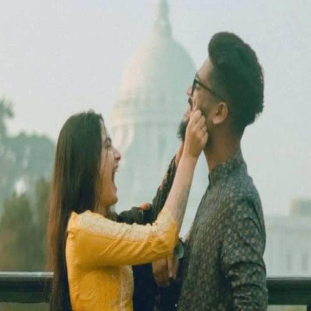 তরুণী অভিনেত্রীর বাবার দাবি, তাঁর মেয়েকে খুন করা হয়েছে। পল্লবীর সহকর্মীরাও অনেকেই মনে করছেন, আত্মহত্য়ার প্ররোচনা দেওয়া হয়েছে তাঁদের সতীর্থকে। আপাতত পুলিশি জেরার মুখে সাগ্নিক। 