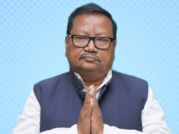 সিবিআই দফতরে গেলেন না 
মন্ত্রী পরেশ অধিকারী৷ 