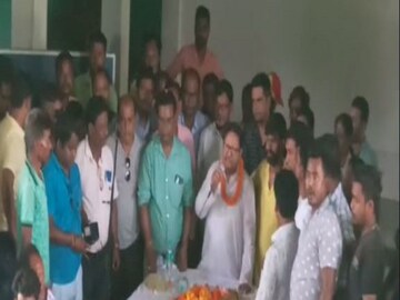মেখলিগঞ্জে দলীয় সভায় পরেশ অধিকারী৷ 