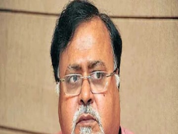 বিপাকে পার্থ চট্টোপাধ্যায়৷ 