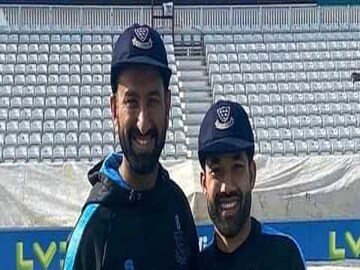 সাসেক্সর হয়ে একসঙ্গে খেলছেন পূজারা এবং রিজওয়ান