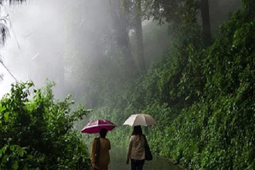 আলিপুর আবহাওয়া দফতরের অধিকর্তা গণেশ কুমার দাস বলেন, আজ বিকেলে ও কলকাতায় ঝড়-বৃষ্টি এমনকি কালবৈশাখীর সম্ভাবনা রয়েছে। শনিবার থেকে কলকাতা-সহ দক্ষিণবঙ্গের বজ্রবিদ্যুৎ সহ বৃষ্টির পরিমাণ ও ব্যাপকতা বাড়বে। সঙ্গে কালবৈশাখীর সম্ভাবনাও থাকবে।