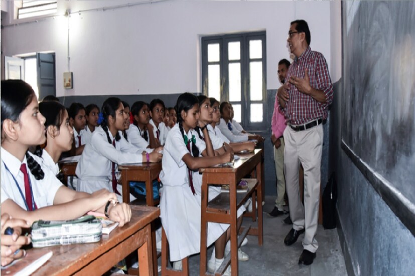*প্রসঙ্গত, গত জুলাই মাস থেকে অভিযোগের শুনানি করে চলেছে SSC। কমিশনে আবেদন করে অভিযোগ নিষ্পত্তির জন্য সময় বাড়ানোর আবেদনের প্রেক্ষিতেই সময় বাড়ানোর নির্দেশ দিয়েছিল হাইকোর্ট। অনিয়মের জেরে দীর্ঘদিন ধরে ঝুলে রয়েছে উচ্চ প্রাথমিকের শিক্ষক নিয়োগ প্রক্রিয়া।