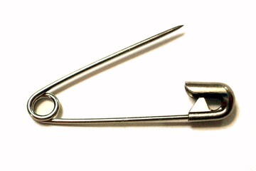 তারের এই টুকরোকে Safety Pin বলা হয় কেন জানেন? নেপথ্যের ইতিহাস জানলে চমকে যাবেন!