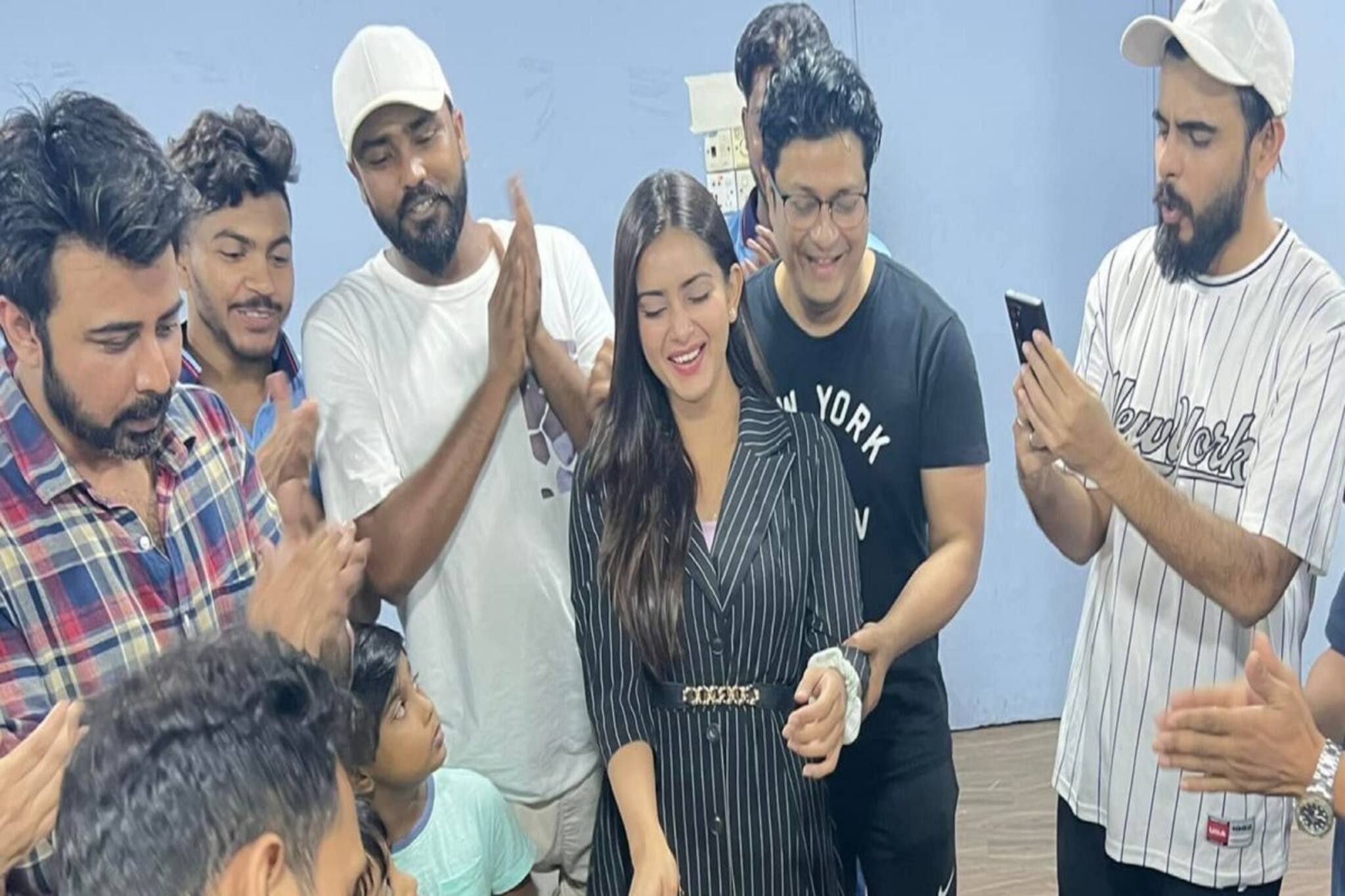 কেক মাখামাখি তানজিন তিশার জন্মদিন! সন্ধ্যে মাতালেন ফিরদৌস থেকে আফরান নিশো !