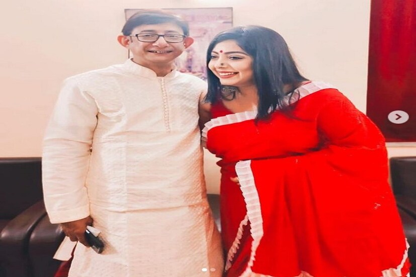 শ্রীময়ী চট্টরাজ। নিশ্চয় চিনতে পারছেন টলিউডের এই নায়িকাকে! টেলিভিশনের জনপ্রিয় সিরিয়াল 'কৃষ্ণকলি' অনেকেই দেখেছেন। এই ধারাবাহিকের টিআরপি-ও বেশ ভালো ছিল। এই ধারাবাহিকে শ্যামার চরিত্রে অভিনয় করেছিলেন তিয়াশা। শ্যামাকে নানা ভাবে বিপদে ফেলার জন্য সব সময় তৈরি থাকত রাধা-রানি। এই রাধা-রানির চরিত্রেই অভিনয় করেছিলেন শ্রীময়ী। এই ধারাবহিক থেকেই জনপ্রিয়তা পান শ্রীময়ী। তবে ২০২১-এর একটি ঘটনা তাঁকে আরও বেশী চর্চায় এনেছিল। photo source Instagram 