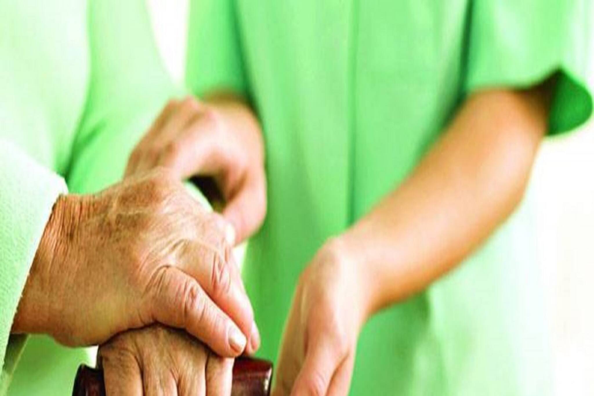 এই চার তেল হাড়ের ব্যথা-যন্ত্রণা দূর করে, ম্যাজিকের মত উপকার আজই পান