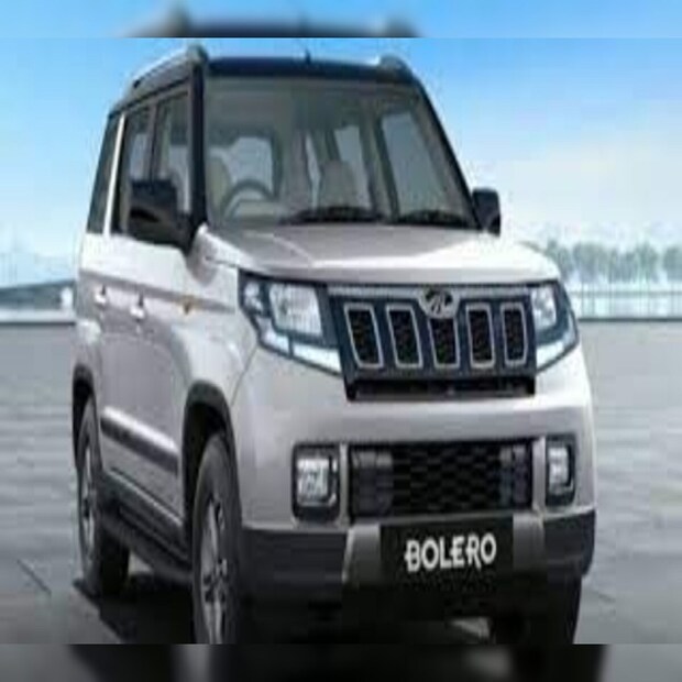 Mahindra Bolero মাহিন্দ্রা বোলেরো এই তালিকার সবচেয়ে পুরনো SUV। এর দাম ৯লক্ষ ২০ হাজার টাকা (এক্স-শোরুম) থেকে শুরু। এই এসইউভিতে বসার জন্য যথেষ্ট জায়গা রয়েছে। এ ছাড়া খারাপ রাস্তায় গাড়ি চালানোর জন্য বোলেরোকে সেরা বাহন বলে মনে করা হয়। Bolero একটি 1.5-লিটার থ্রি-সিলিন্ডার mHawk 75 ডিজেল ইঞ্জিন দ্বারা চালিত। এই ইঞ্জিনটি 3,600 rpm-এ 75 bhp শক্তি এবং 1,600-2,200 rpm-এ 210 Nm পিক টর্ক জেনারেট করতে সক্ষম। ৫স্পিড গিয়ারবক্স রয়েছে এতে৷ এর ফুয়েল ট্যাঙ্কের ক্ষমতা ৬০লিটার। অর্থাৎ খুবই পোক্ত এই গাড়ি৷ 