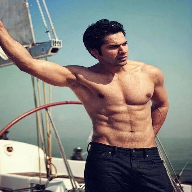 অভিনেতা হিসেবে নিজেকে প্রতিনিয়ত ভেঙেছেন বরুণ। মানসিক ও শারীরিক দুভাবেই। প্রতিটি চরিত্রেই নিজেকে হাজির করেছেন অন্য লুকে। তবে যেটা অবিকল এক থেকে গিয়েছে সেটা বরুণের সৌন্দর্য আর টোনড বডি। শরীরের যত্নে কোনও খামতি রাখেন না বরুণ। নিয়মিত জিম যান, শরীর চর্চা করেন। একইভাবে ত্বকচর্চাতেও ফাঁক রাখেন না ধাওয়ানপুত্র। এখানে বরুণের রূপচর্চার সেই সব গোপন রহস্যের ঝাঁপি খোলা হল।