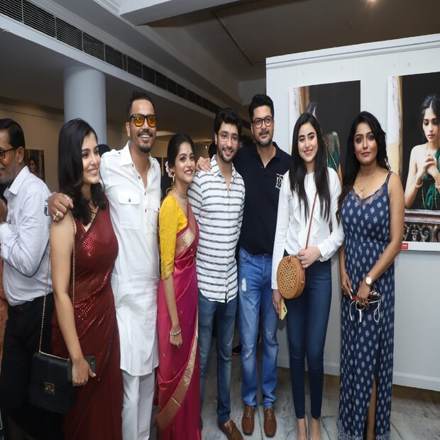 উদ্বোধনে উপস্থিত ছিলেন যীশু সেনগুপ্ত, ঋতুপর্ণা সেনগুপ্ত, অরিন্দম শীল, গৌরব চক্রবর্তী, রিধিমা ঘোষ, অনুপম রায়, মন্ত্রী অরূপ বিশ্বাস। 