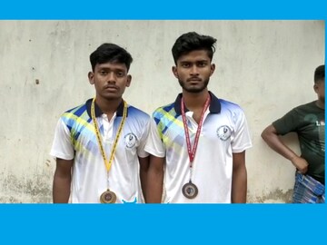 Two wrestlers learnt wrestling from youtube has won medal in state level tournament
