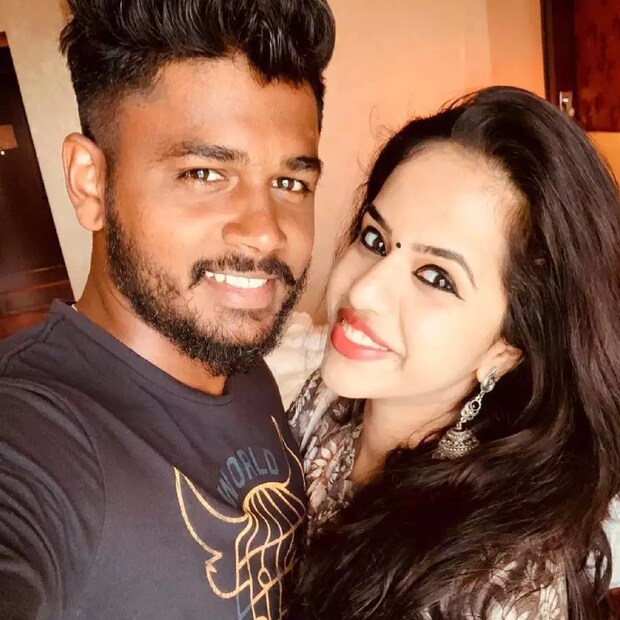 আজ মহাম্যাচ খেলতে নামবেন সঞ্জু। আজও কি লেডি লাক তাঁকে সঙ্গ দেবে! অনেকেই কমবয়সী অধিনায়ক বলে সঞ্জুকে পাত্তা দেননি। তবে এবার তাঁর ক্যাপ্টেন্সিতে রাজস্থান দুর্দান্ত খেলেছে।