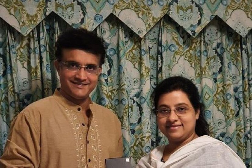 এই আটজনের মধ্যে রয়েছেন সৌরভ গঙ্গোপাধ্যায়, ডোনা গঙ্গোপাধ্যায়, সৌরভের মা নিরূপা গঙ্গোপাধ্যায়, দাদা স্নেহাশিস গঙ্গোপাধ্যায়, সৌরভের দুই আপ্ত সহায়ক ও দুই পরিচারিকা। 