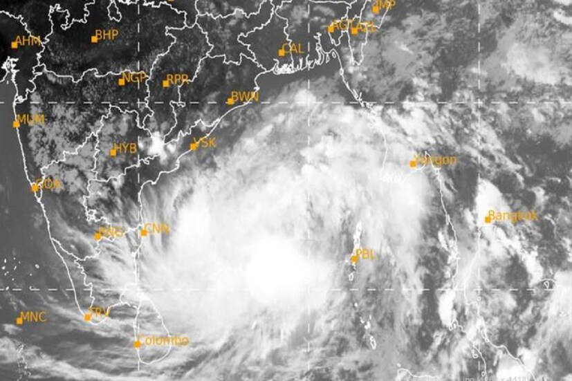  ১০ মে সন্ধ্যার মধ্যে উত্তর পশ্চিম দিকে এগোবে৷ ওড়িশা উপকূলের সমান্তরালে প্রবাহিত হবে৷ উমাশঙ্কর দাস আরও জানিয়েছেন সাইক্লোন অশনি ১০ মে অবধি উত্তর অন্ধ্রপ্রদেশ এবং ওড়িশা উপকূল অবধি পৌঁছবে৷ এই দিন সন্ধ্যায় এই সব রাজ্যগুলিতে বৃষ্টি শুরু হয়ে যাবে৷
