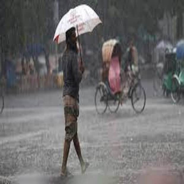 সরাসরি বা প্রত্যক্ষ প্রভাব না হলেও এই ঘূর্ণিঝড়ের প্রভাবে বাংলায় হালকা ঝড় বৃষ্টির সম্ভাবনা। মূলত বুধ ও বৃহস্পতিবার বৃষ্টির সম্ভাবনা বেশি দক্ষিণবঙ্গের জেলাগুলিতে। উপকূলের জেলা পূর্ব মেদিনীপুর ও দক্ষিণ ২৪ পরগনায় হালকা ঝোড়ো হওয়ার সম্ভাবনা। মঙ্গলবার থেকে উপকূলীয় জেলাগুলোতে বৃষ্টি শুরু হতে পারে। সোমবার আংশিক মেঘলা আকাশ, মঙ্গলবার থেকে মেঘলা আকাশের পরিমাণ বাড়বে। কলকাতাতেও মঙ্গলবার থেকে শুক্রবার এর মধ্যে ভারী বৃষ্টির সম্ভাবনা থাকছে। উপকূল ও সংলগ্ন জেলাগুলিতে ভারী বৃষ্টি হলেও বাকি জেলাগুলিতে হালকা মাঝারি বৃষ্টির সম্ভাবনা বেশি। উত্তরবঙ্গের জেলাগুলিতেও মঙ্গলবার থেকে বৃষ্টির পরিমাণ বাড়তে পারে। আজ দক্ষিণবঙ্গে এবং আগামীকাল উত্তরবঙ্গে বৃষ্টির সম্ভাবনা কম। তাপমাত্রা কিছুটা বাড়বে। বাতাসে জলীয় বাষ্প থাকায় অস্বস্তিও বাড়বে দক্ষিণবঙ্গে। (তথ্য: বিশ্বজিৎ সাহা)