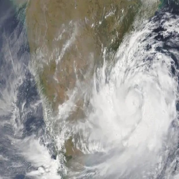 এখনও অবধি এই সাইক্লোন যে ভাবে রূপ বদলাচ্ছে তাতে সরাসরি ল্যান্ডফল কোনও রাজ্যেই হবে না বলেই মনে করা হচ্ছে৷ কিন্তু তাতেও হাওয়ার গতিবেগ প্রতি ঘণ্টায় যথেষ্ট জোরালো থাকবে বলেই মনে করা হচ্ছে৷ কিন্তু ৯ মে এই সাইক্লোনের গতি ১২৫ কিলোমিটার প্রতি ঘণ্টা হবে৷ যদি সাবধানতা অবলম্বন না করা হয় তাহলে প্রাণ ও সম্পত্তিহানির আশঙ্কাও থাকছে৷ 