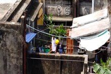 সোমবার থেকে শুরু হল বাড়ি ভাঙার কাজ, ঘর ছাড়লেন দুর্গা পিতুরি লেনের বাসিন্দারা সোমবার থেকে শুরু হল বাড়ি ভাঙার কাজ, ঘর ছাড়লেন দুর্গা পিতুরি লেনের বাসিন্দারা