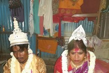 প্রবল বৃষ্টিতে প্রেমিকার বাড়ির উঠোনে ধর্নায় প্রেমিক, হবু শ্বশুরের রাগ গলে জল প্রবল বৃষ্টিতে প্রেমিকার বাড়ির উঠোনে ধর্নায় প্রেমিক, হবু শ্বশুরের রাগ গলে জল