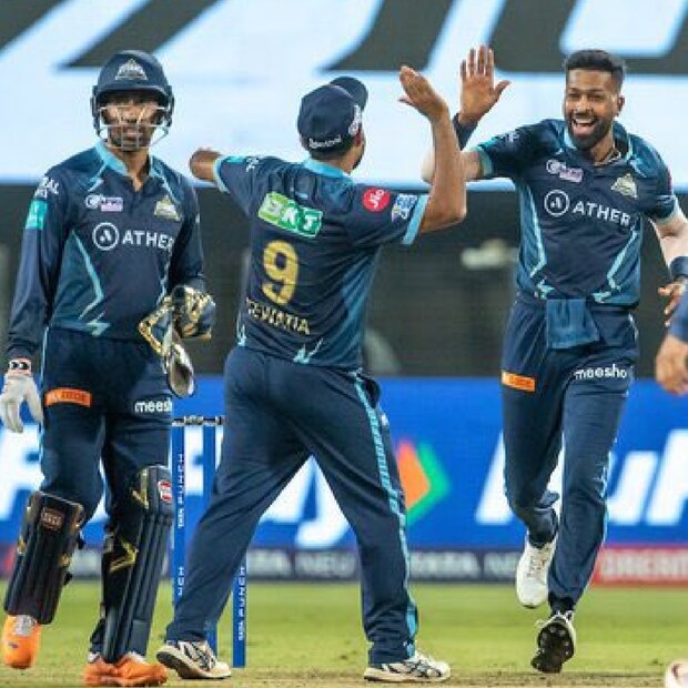 ৯.৩০-এর মধ্যে খেলা শুরু হলে হবে পুরো ২০ ওভার। না হলে ওভার কমিয়ে খেলা হবে। তবে অন্তত পাঁচ ওভার করে দুটি দলকে খেলতে হবে। 