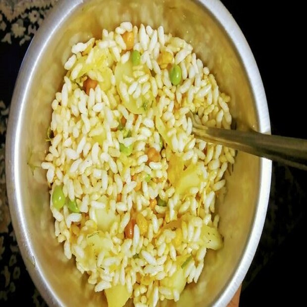 •বিভিন্ন স্বাদের চানাচুর বাজারে পাওয়া যায়৷ 
