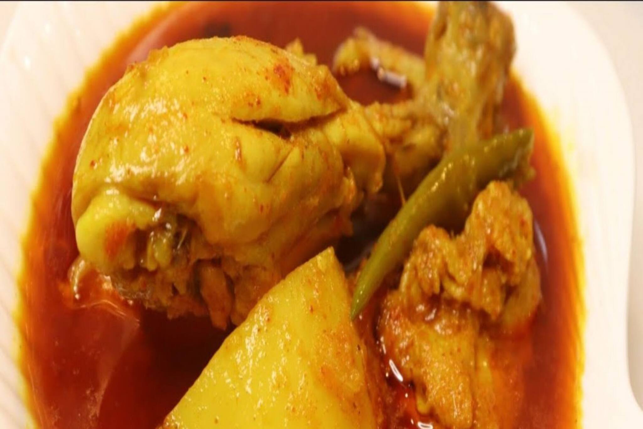 রবিবার মধ্যবিত্তের পাতে কি থাকবে না মাংস? আলুর দামও আকাশ-ছোঁয়া! যা বলছে বাজার