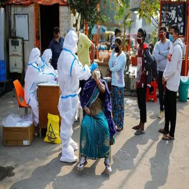 •করোনার সংক্রমণের পর ২ বছর কেটে গেলেও অসুস্থতা রয়ে গিয়েছে শরীরে৷ করোনায় যারা অত্যন্ত কাবু হয়েছিলেন, তাদের জন্য রয়েছে বাড়তি সতর্কতা৷ কারণ ২ বছর পরও তারা নাকি সম্পূর্ণ সুস্থ হয়ে ওঠেননি৷ বলছে গবেষণা৷ তাই আবার চিকিৎসার প্রয়োজন৷ শরীরের কোন কোন সমস্যা রয়েছে, তা পরীক্ষা করে জেনে নেওয়ার পরামর্শ দেওয়া হয়েছে৷ 