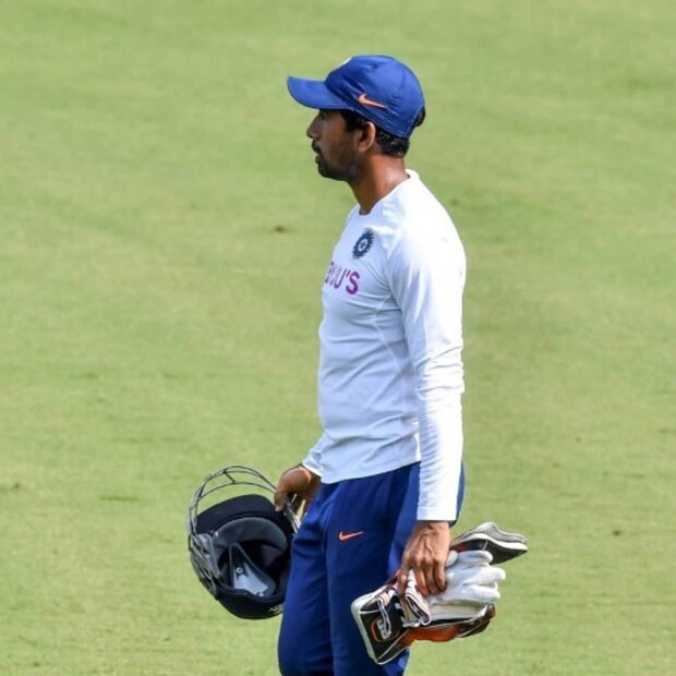 এখন প্রশ্ন হল, বছর শেযে কি বাংলা ছাড়বেন ঋদ্ধিমান! 