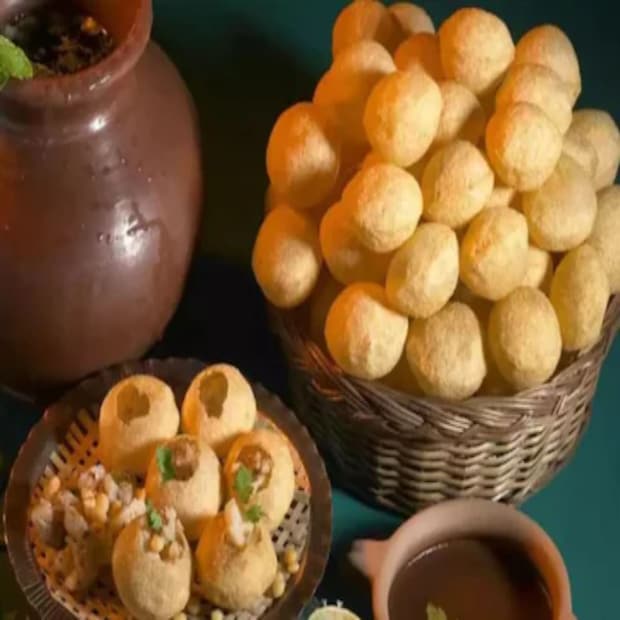 বর্ষার রোগ: ভারতে সবেমাত্র বর্ষা শুরু হয়েছে। এ অবস্থায় নোংরা জল ও খাবারের কারণে টাইফয়েড ও জন্ডিসের মতো ব্যাকটেরিয়া সংক্রমণের সম্মুখীন হতে পারে। একই সঙ্গে এই মরসুমে মশা সংক্রান্ত রোগও ছড়ায়, যার কারণে ডেঙ্গু, ম্যালেরিয়ার মতো রোগও হতে পারে। তাহলে জেনে নিন কীভাবে এই রোগগুলি থেকে নিজেকে রক্ষা করবেন?