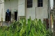 পাঁচিলে রক্তের দাগ, পাশেই একটা মুণ্ডহীন দেহ! শ্রীরামপুরে হাড়হিম কাণ্ড পাঁচিলে রক্তের দাগ, পাশেই একটা মুণ্ডহীন দেহ! শ্রীরামপুরে হাড়হিম কাণ্ড