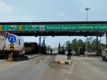 টোল প্লাজায় উর্ধ্বমুখী রেট! তবে কী ফের মূল্যবৃদ্ধির আশঙ্কা? চিন্তায় সাধারণ মানুষ