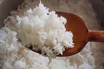 রাতে ভাত খাচ্ছেন? বিরাট ক্ষতি করছেন নিজেরই, কারণ জানলে সরবে পায়ের তলার মাটি রাতে ভাত খাচ্ছেন? বিরাট ক্ষতি করছেন নিজেরই, কারণ জানলে সরবে পায়ের তলার মাটি