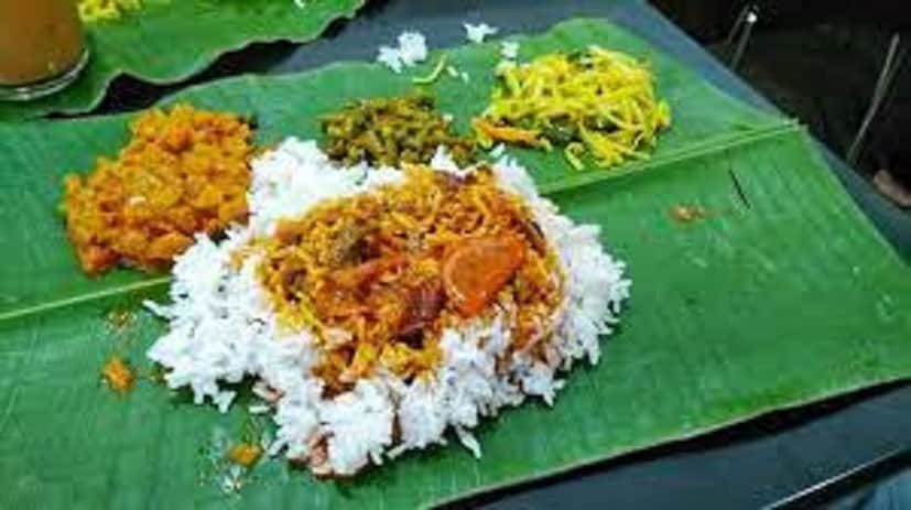 এমনকি লিভারের সমস্যা দূর করে। স্বাস্থ্যকর কলাপাতায় রয়েছে পলিফেনল নামক একটি পদার্থ এবং প্রাকৃতিক অ্যান্টিঅক্সিডেন্টে ভরপুর। তাই কলাপাতায় খেলে খাবারের সঙ্গে পলিফেনল মিশে মানব শরীরে পুষ্টি জোগায়।photo source collected