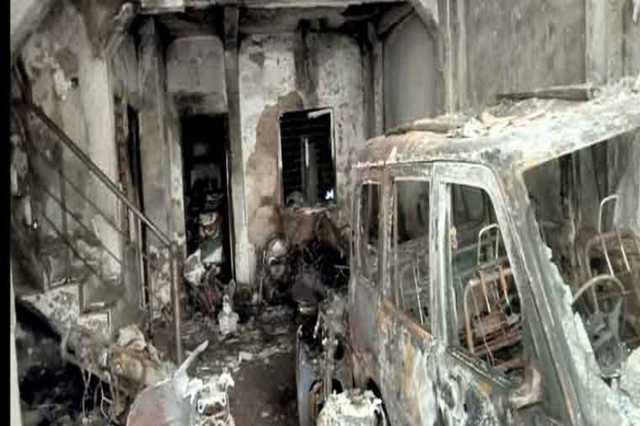 প্রেমে প্রত্যাখ্যান! আগুন ধরিয়ে ৭ জনকে জ্যান্ত পুড়িয়ে মারার ঘটনায় অভিযুক্ত যুবক!