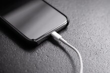 লোকসান পোষাতে কোন পথে হাঁটবে Apple? বাধ্যতামূলক হতে চলেছে Type-C চার্জিং পোর্ট