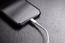 লোকসান পোষাতে কোন পথে হাঁটবে Apple? বাধ্যতামূলক হতে চলেছে Type-C চার্জিং পোর্ট লোকসান পোষাতে কোন পথে হাঁটবে Apple? বাধ্যতামূলক হতে চলেছে Type-C চার্জিং পোর্ট