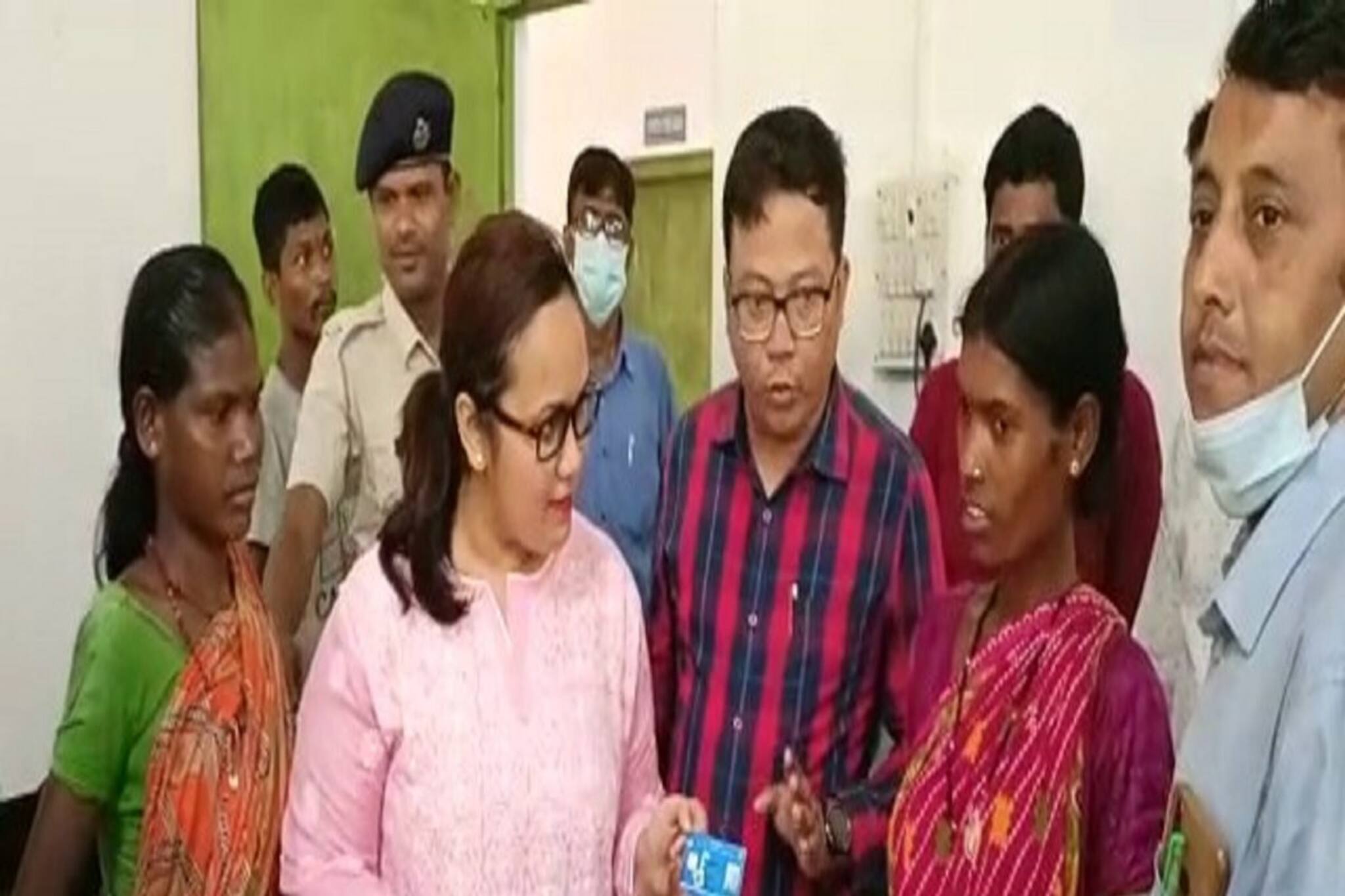 ডাইনি অপবাদে নির্যাতন ৬ গ্রামবাসীকে,মানুষকে সচেতন করতে রঘুনাথগঞ্জে দুয়ারে সরকার