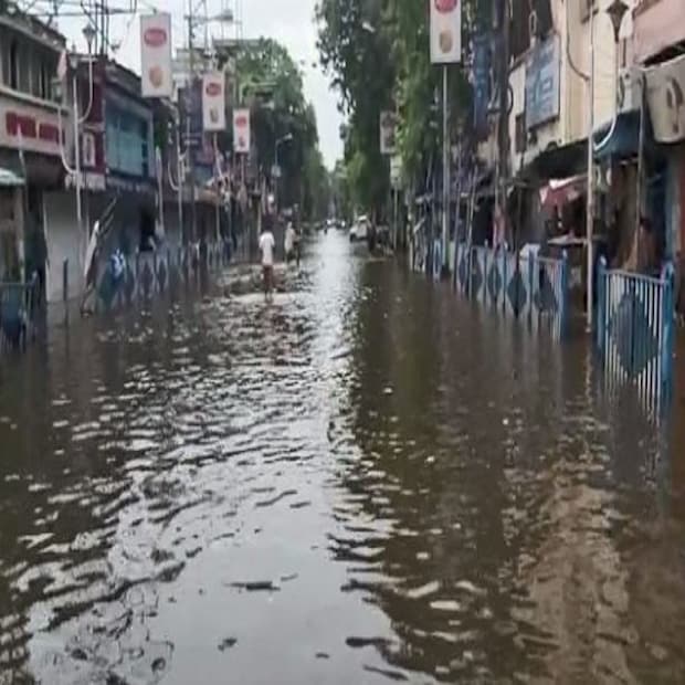 দক্ষিণবঙ্গের কলকাতায় ১১ই জুন এবং উত্তরবঙ্গের শিলিগুড়িতে ৮জুন প্রবেশ করে বর্ষা। এবার কি তাহলে বাংলাতে ও আগেই এসে পড়বে মৌসুমী বায়ু? আপাতত দক্ষিণ পশ্চিম মৌসুমী বায়ু উপর নজর আবহাওয়াবিদদের।