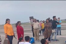 যথাযথ সময় বিমান ওড়েনি, ট্যাক্সি বে-তে বসে যাত্রীদের নজিরবিহীন বিক্ষোভ যথাযথ সময় বিমান ওড়েনি, ট্যাক্সি বে-তে বসে যাত্রীদের নজিরবিহীন বিক্ষোভ