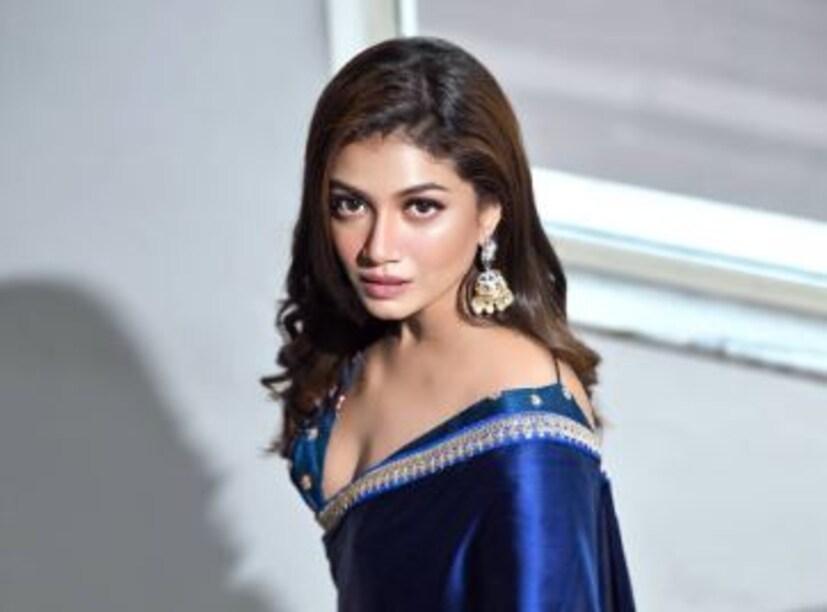 নিখিলের ব্র্যান্ডের মুখ আগে ছিলেন নুসরত। তিনি সরে যাওয়ার পরে সেই জায়গায় এসেছেন সৌরসেনী। আর তাই জল্পনাও আরও বেড়েছে। 