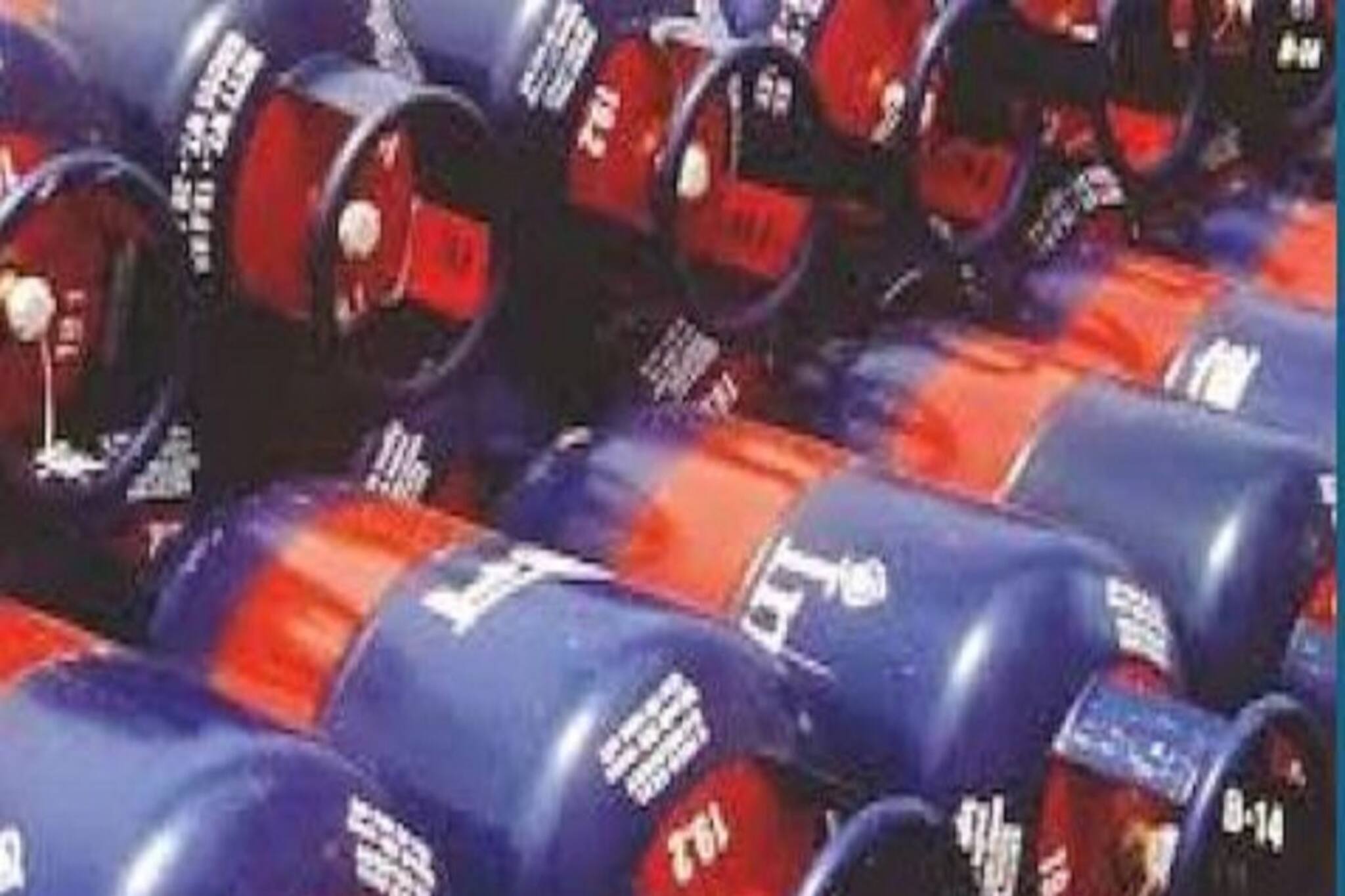 আবার দামের ঝটকা, এলপিজি সিলিন্ডারের দাম আকাশ ছোঁওয়া